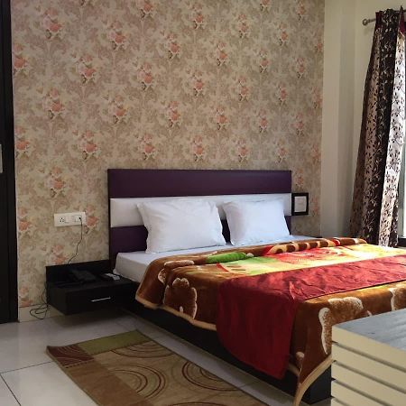 Oyo 30415 Hotel White City Anandpur  Exterior photo